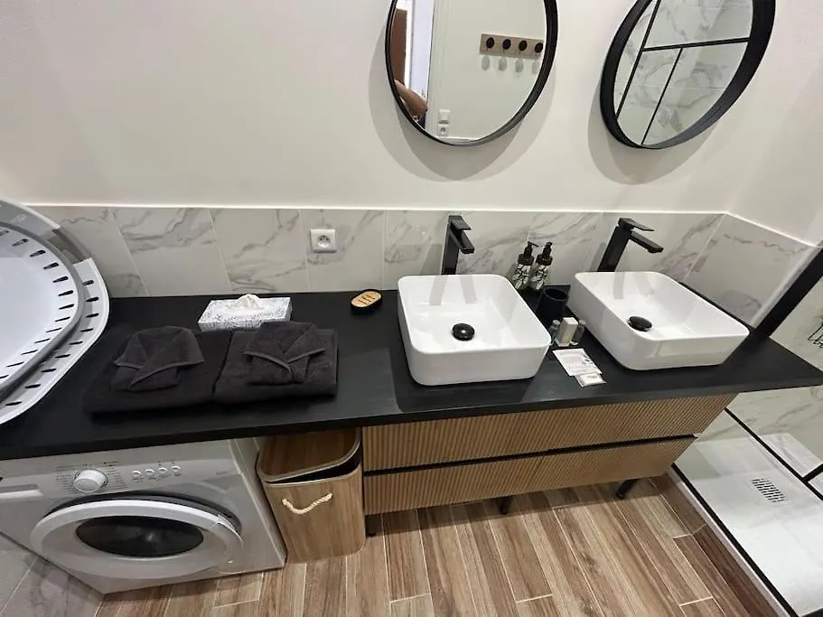Hyper Centre 2 Pas Du Vieux Port Un Vrai Cocon Agreable Et Equipe Apartment Marseille France